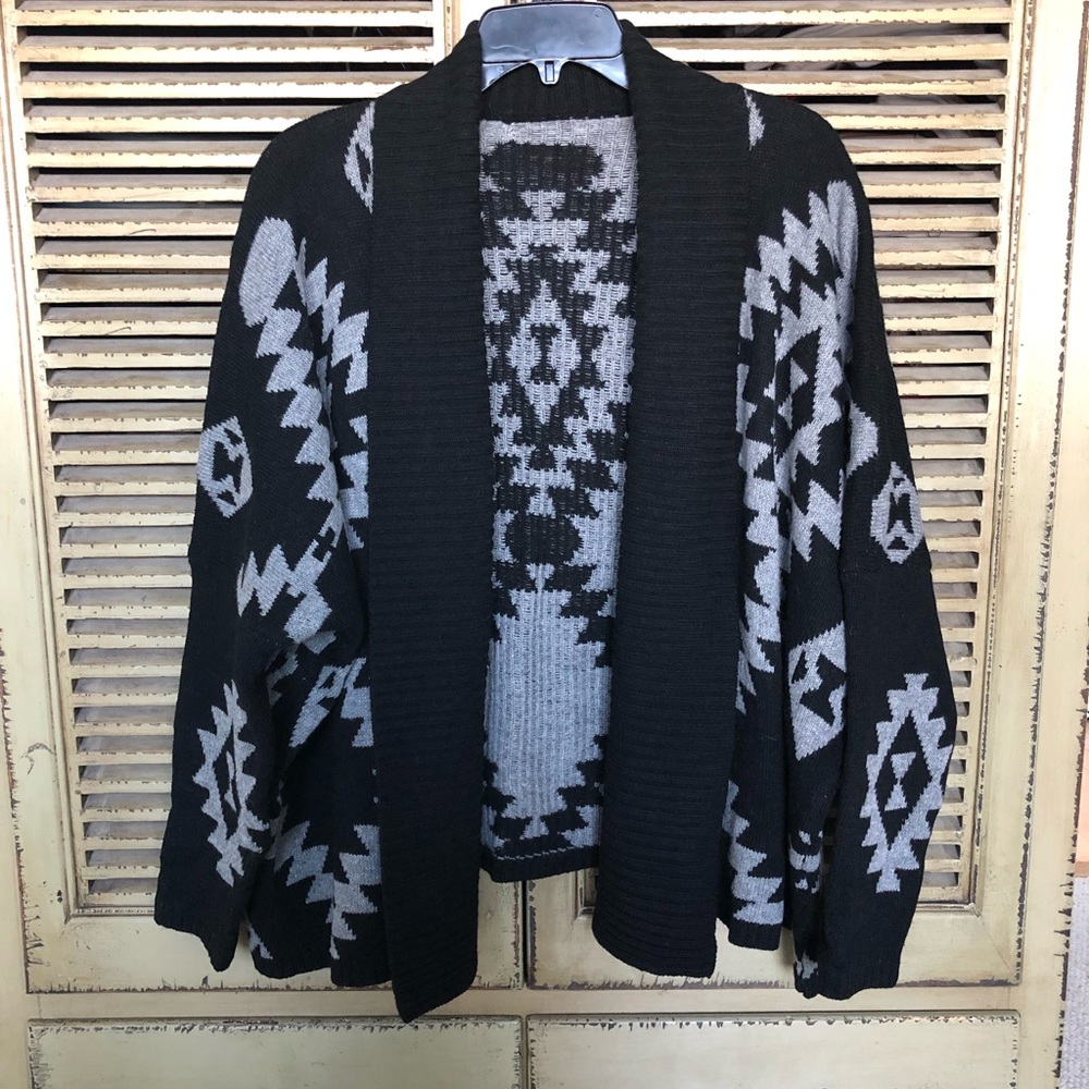 Aztec print oversized cardigan top - Picture 5 of 7